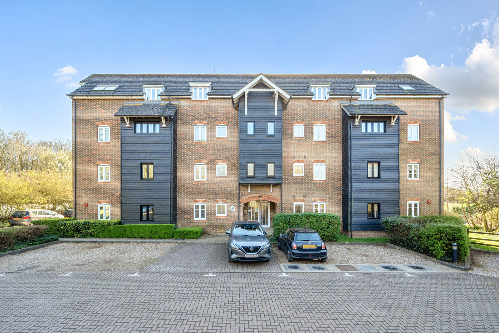 2-bed flat on Flat 3,, Ridge House, Rickmansworth, £335,000