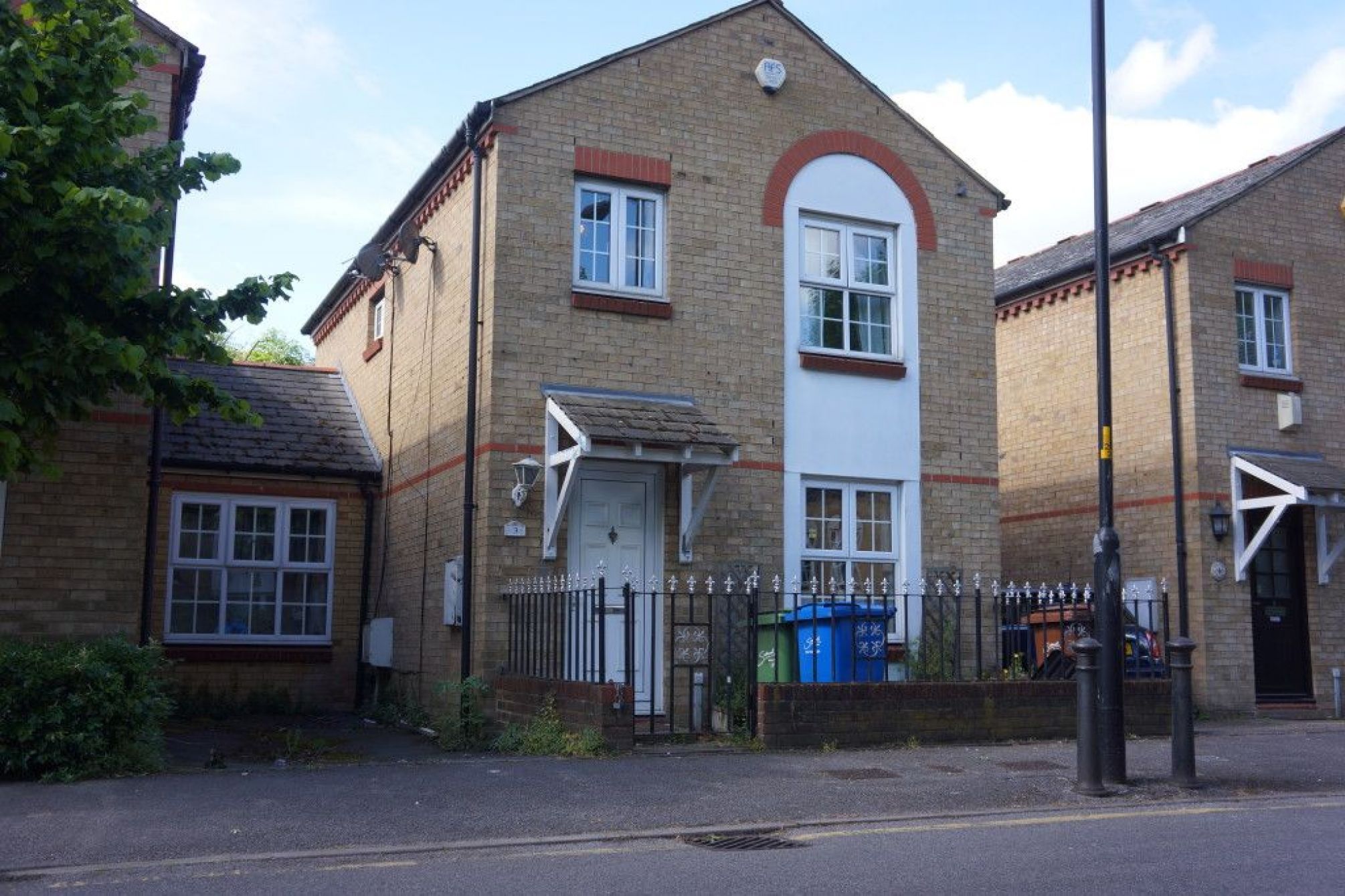 Three b, Chaucer Dr, London photo 2