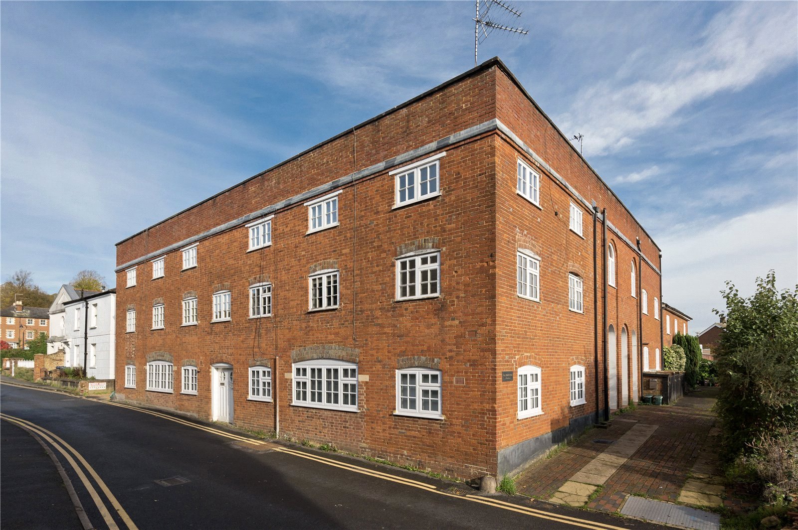 Flat 9, Castle House, 20, Bear Lane, Surrey photo 4