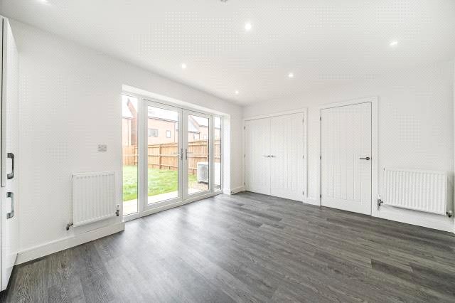 13, Francis Avenue, Aylesbury photo 4