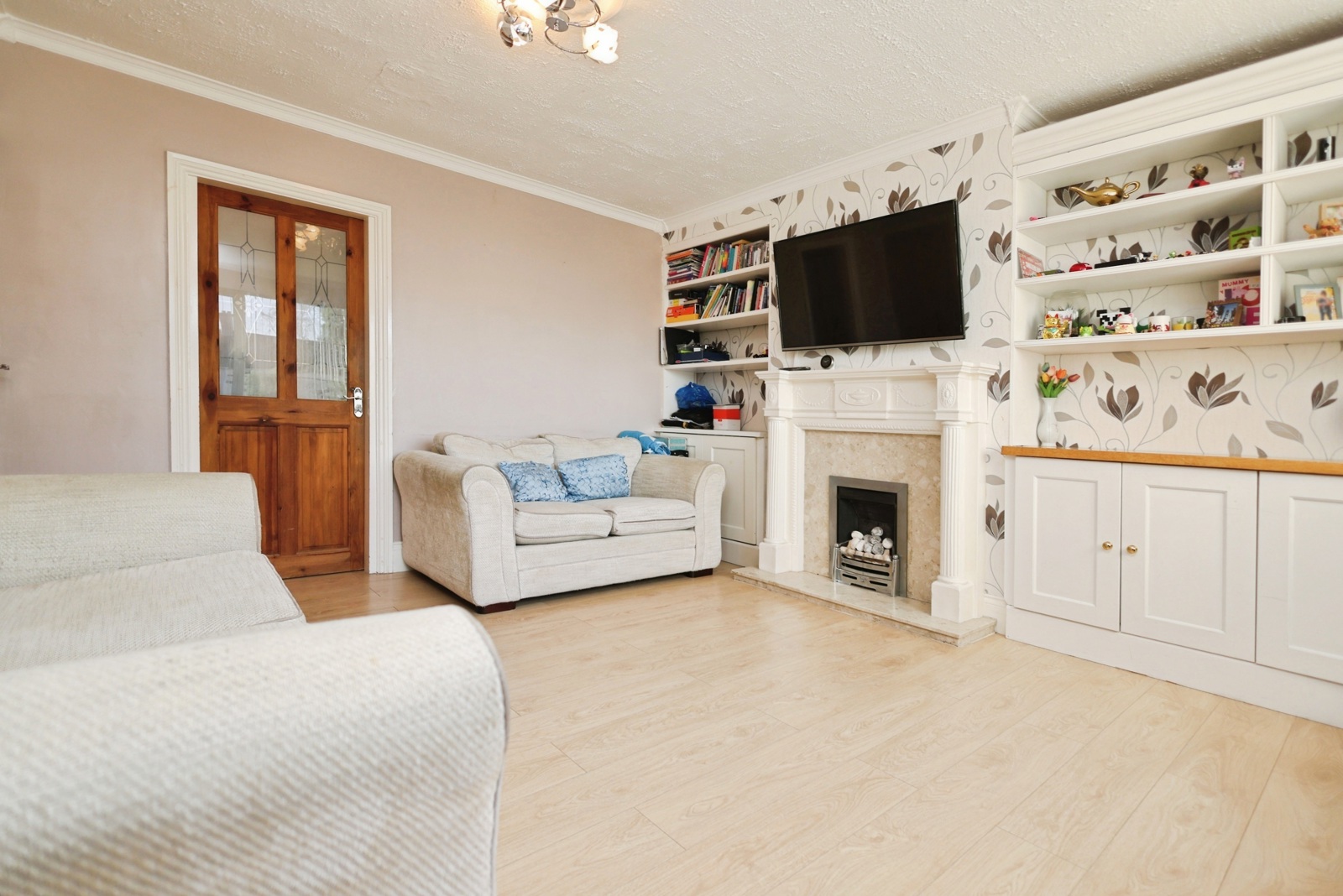 3 bed semi-detached house for sale