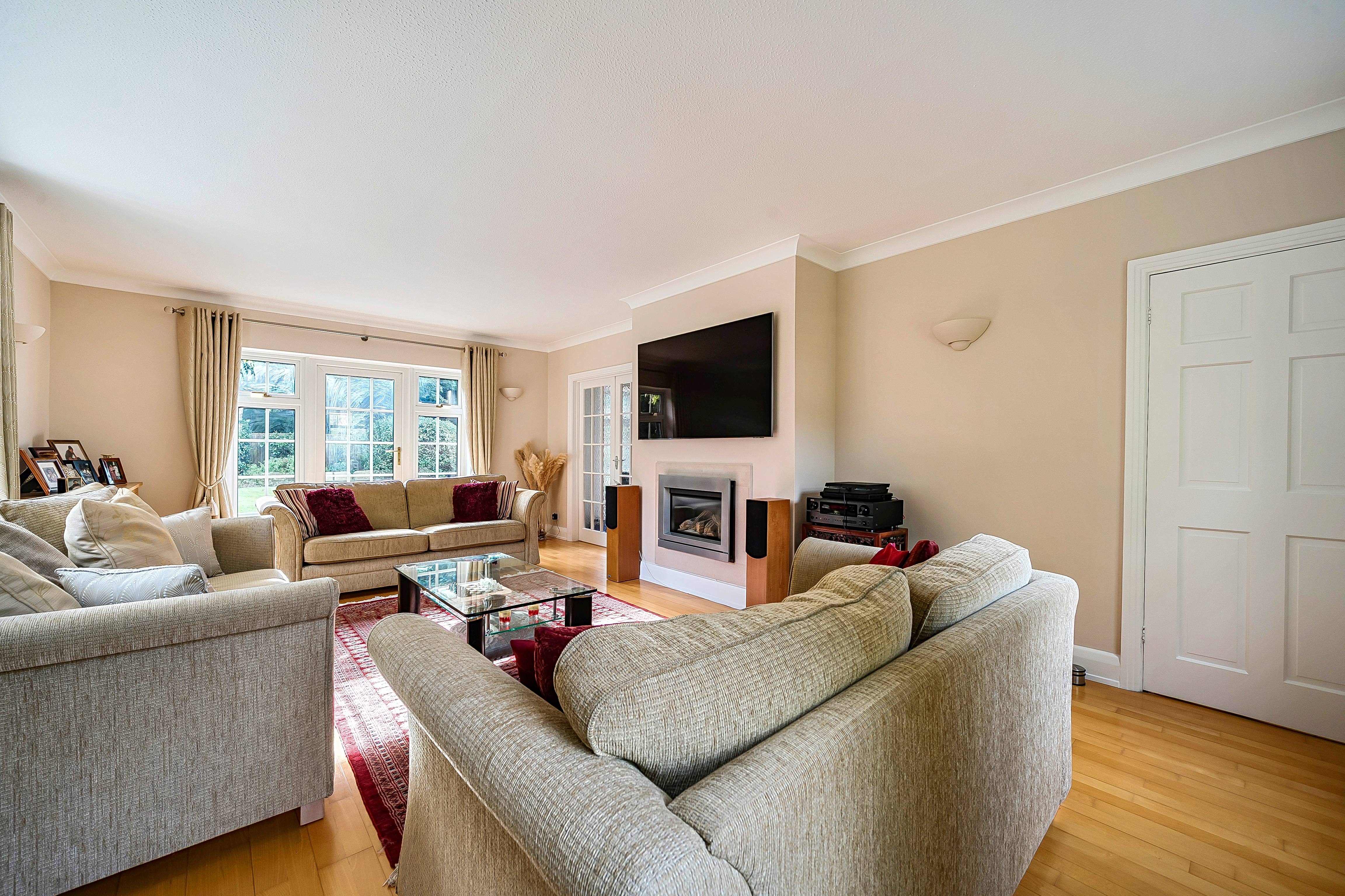 5 bedroom detached house for sale 0