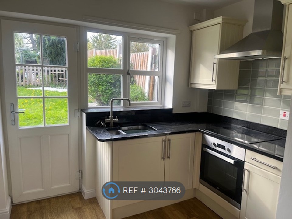2-bed terraced on Main Road, Higher Kinnerton, Chester, £995/mo