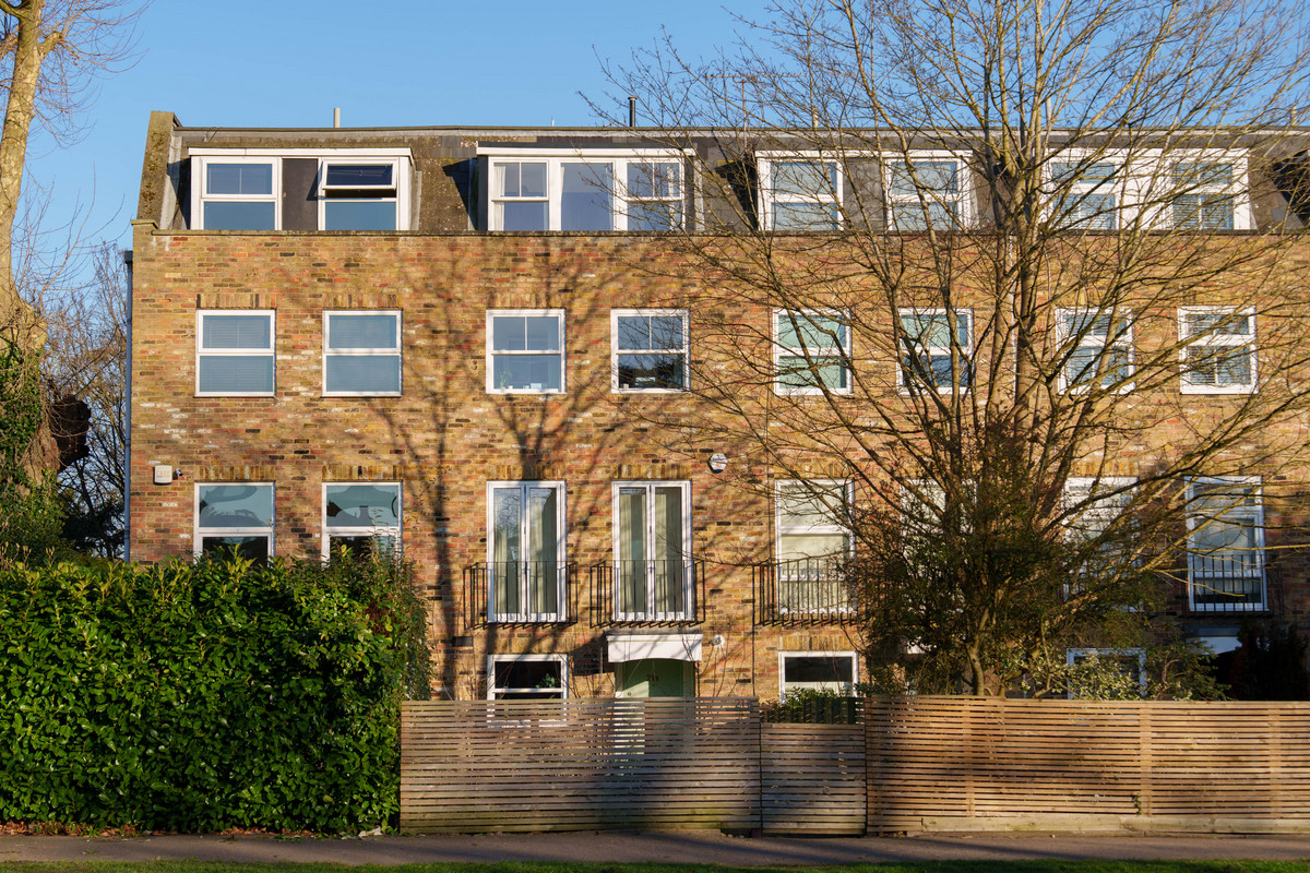 4 bedroom terraced house for sale 0