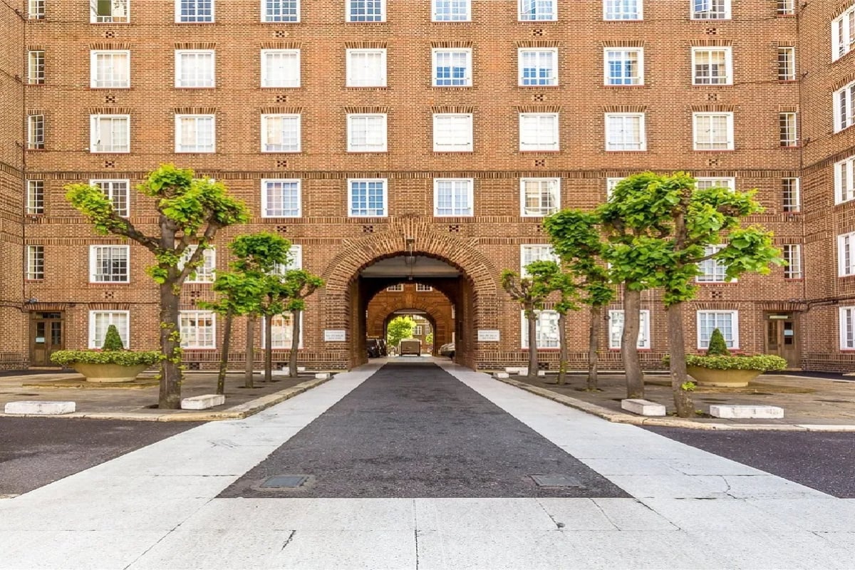 Studio studio on Flat 29, Swan Court, London, £350,000