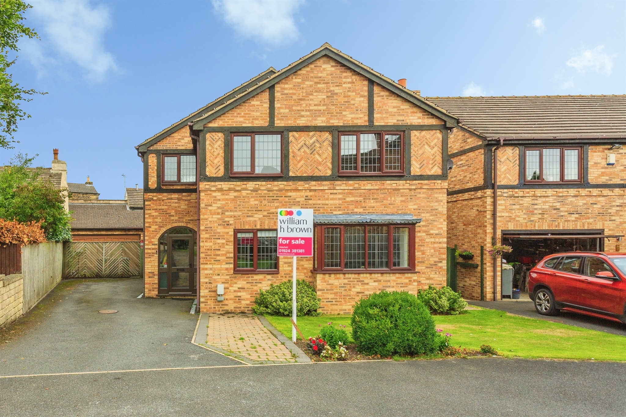 4 bed detached house for sale