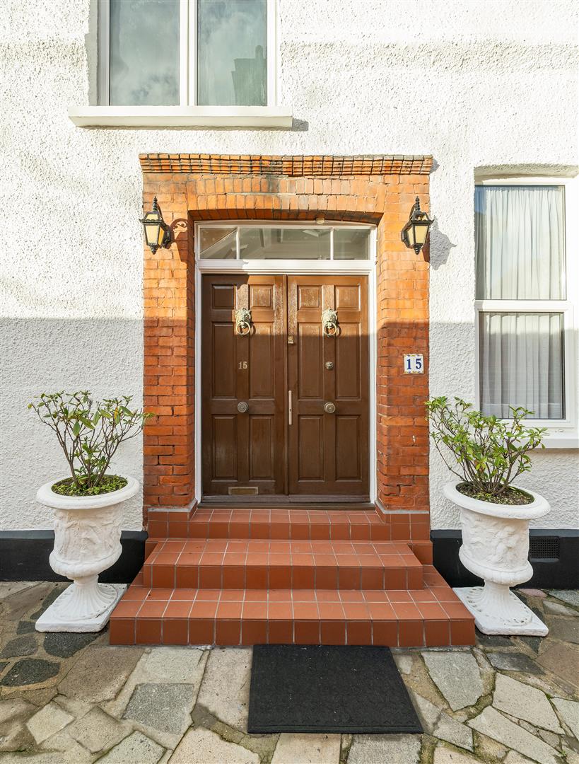 6 bedroom detached house for sale 0