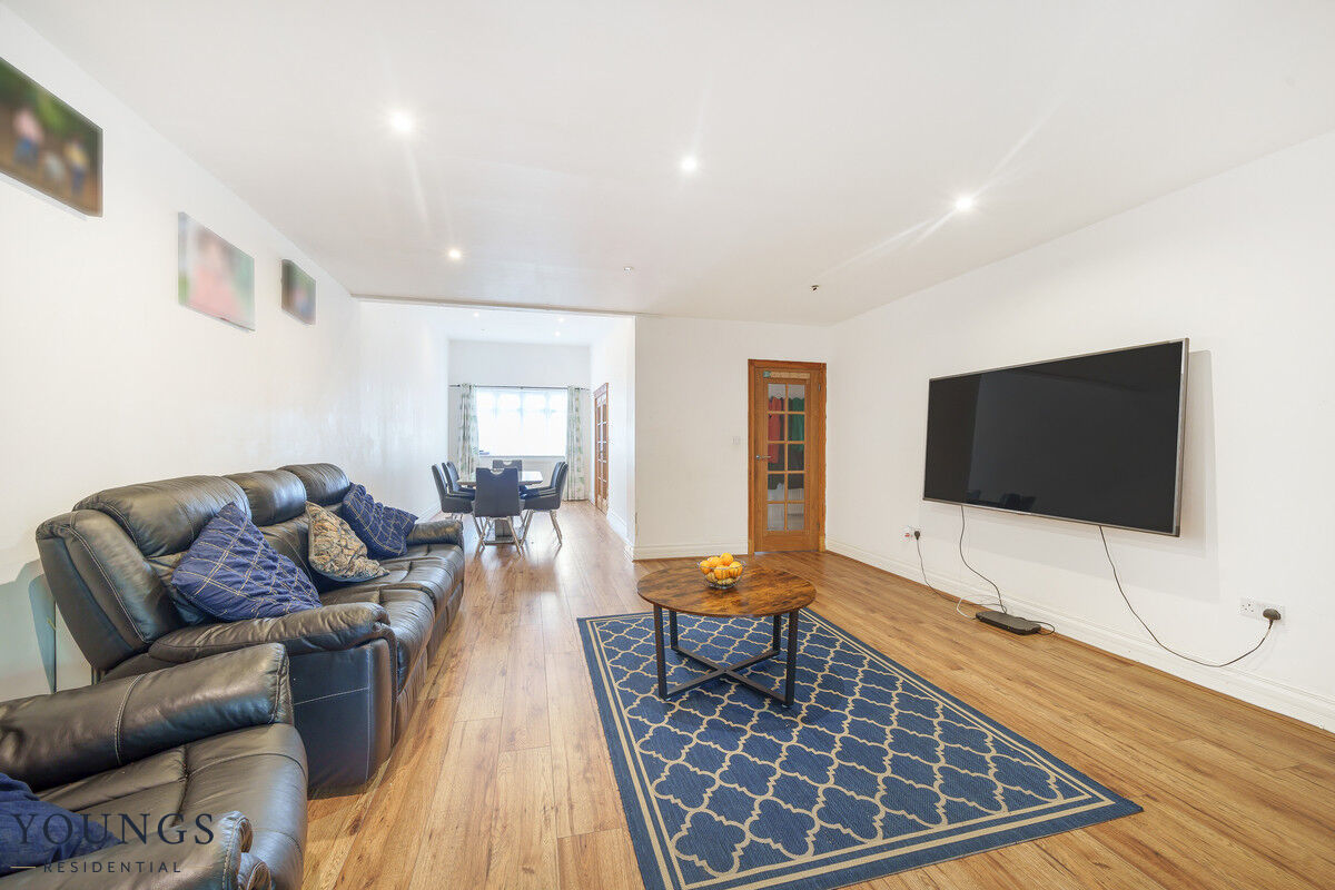 Photos of Lansdowne Road, London E18 65181976 PrimeLocation