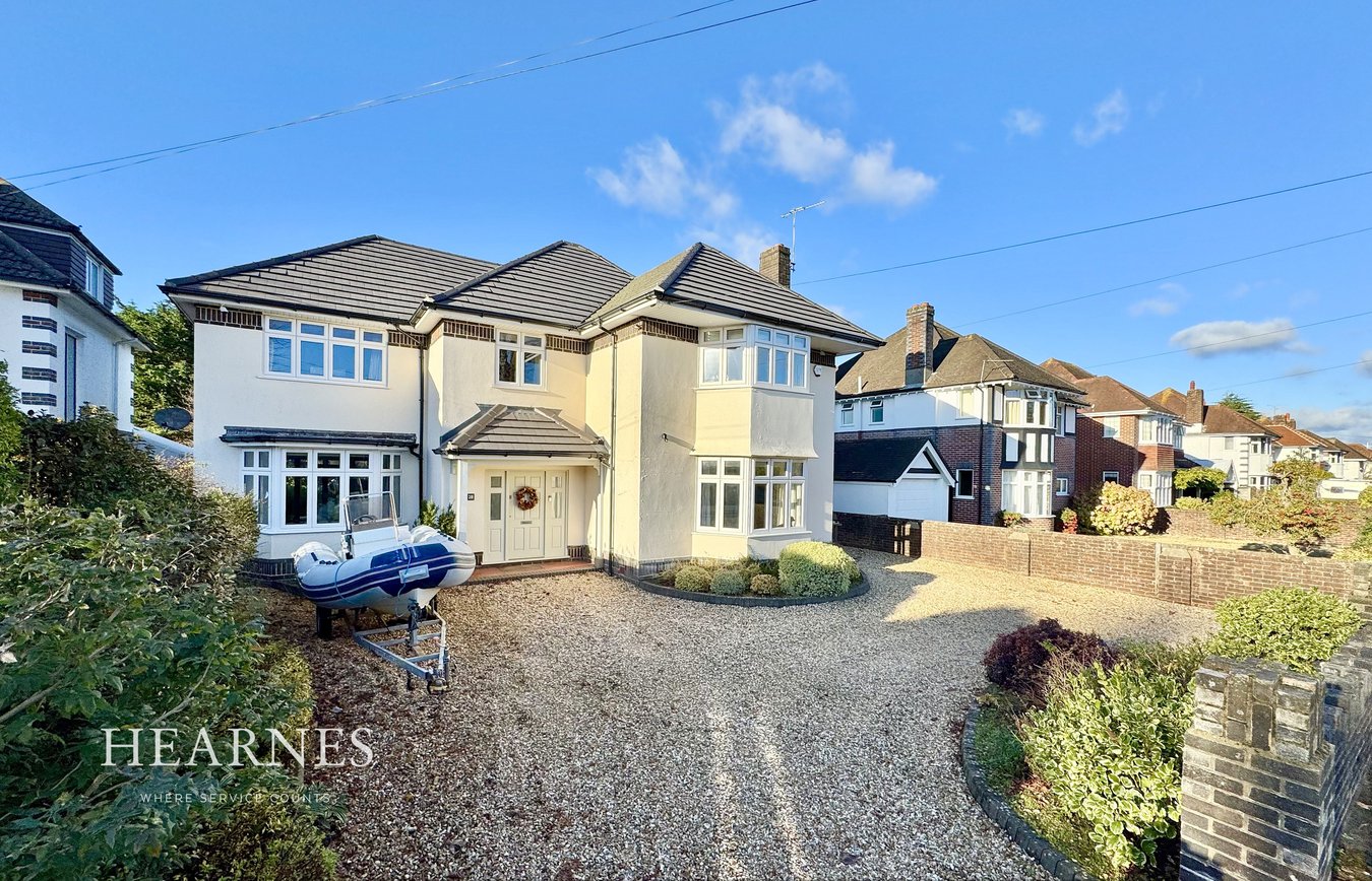 4 bedroom detached house for sale in Frome
