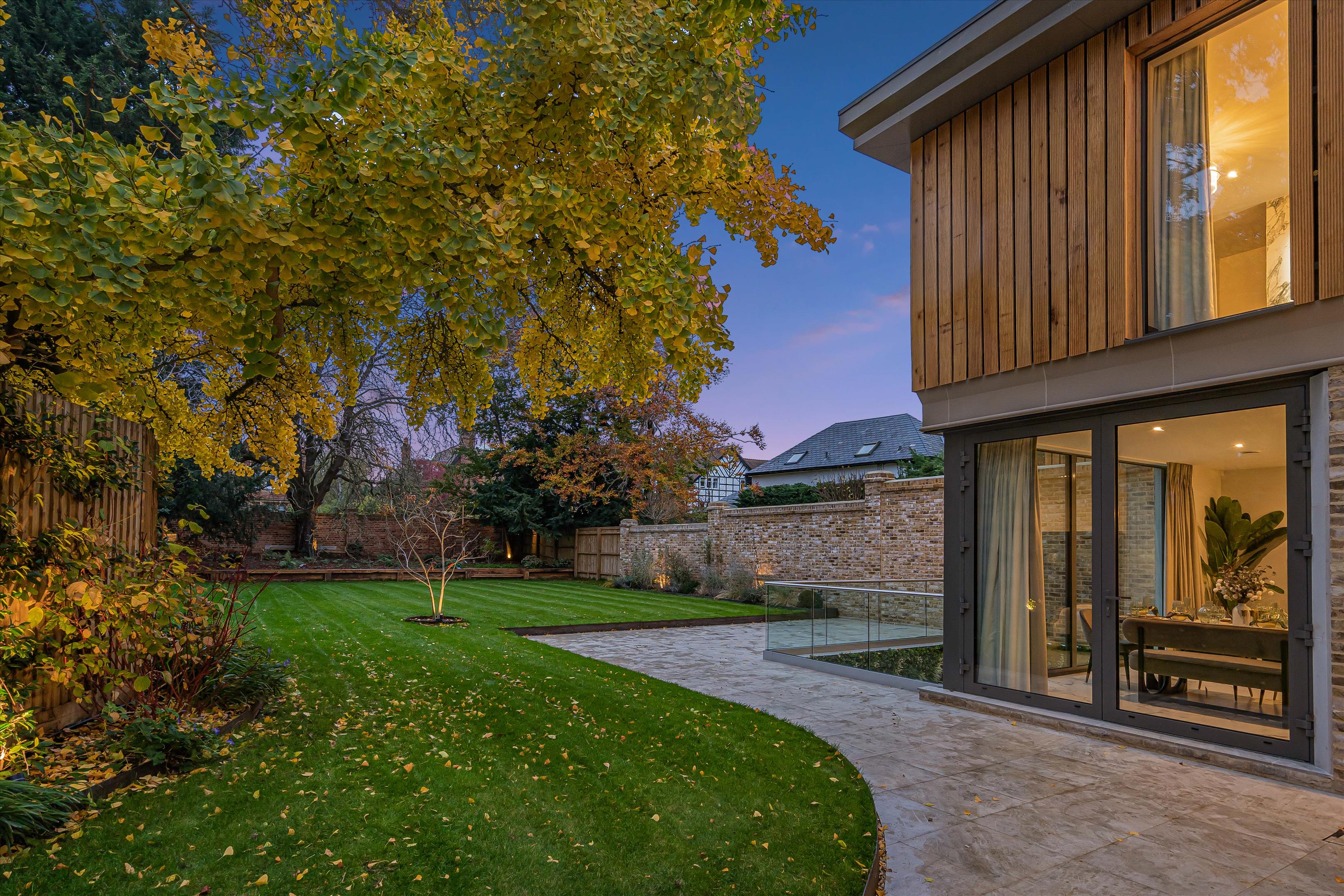 5 bedroom detached house for sale 0