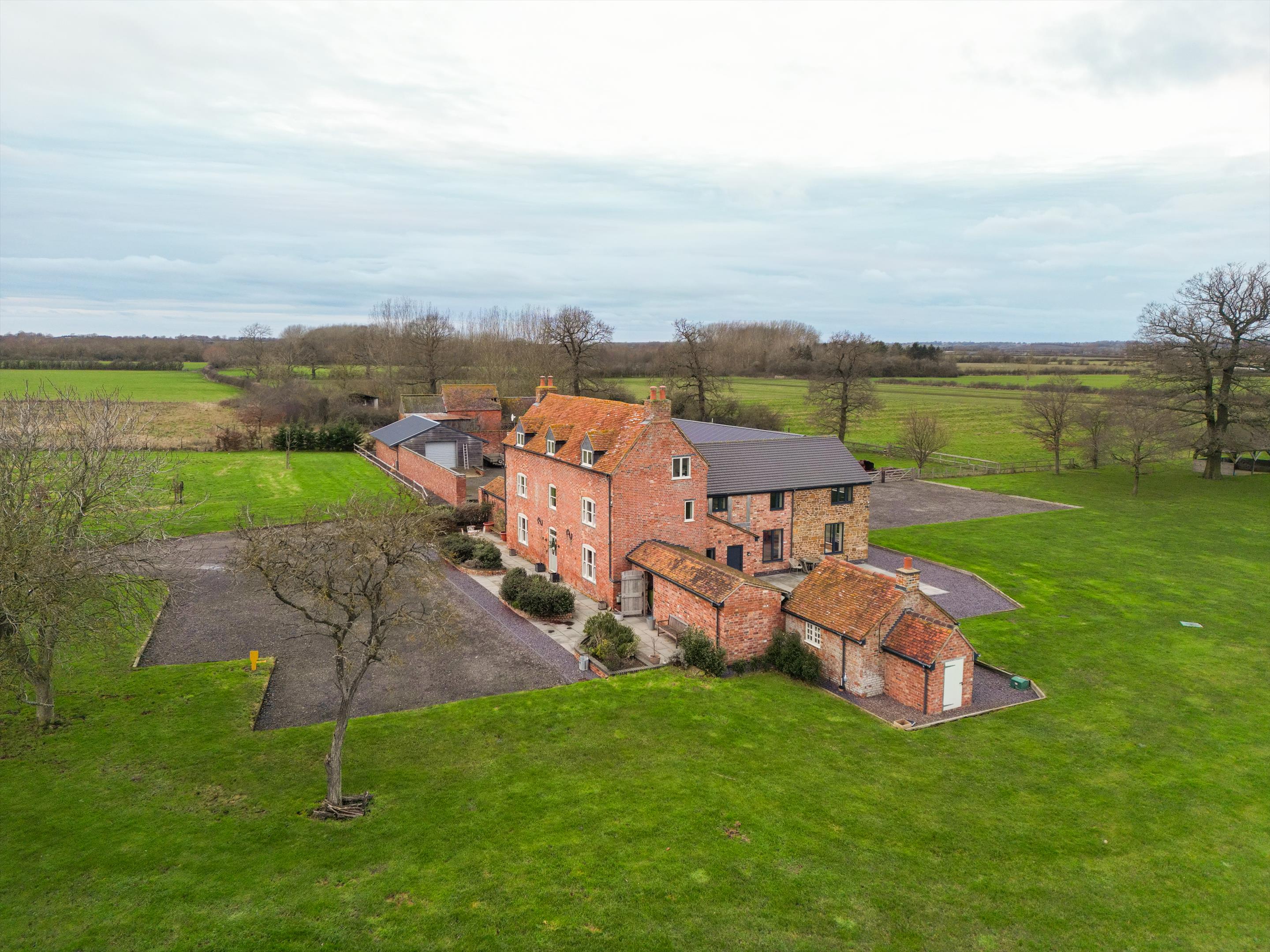 5 bedroom detached house for sale 0