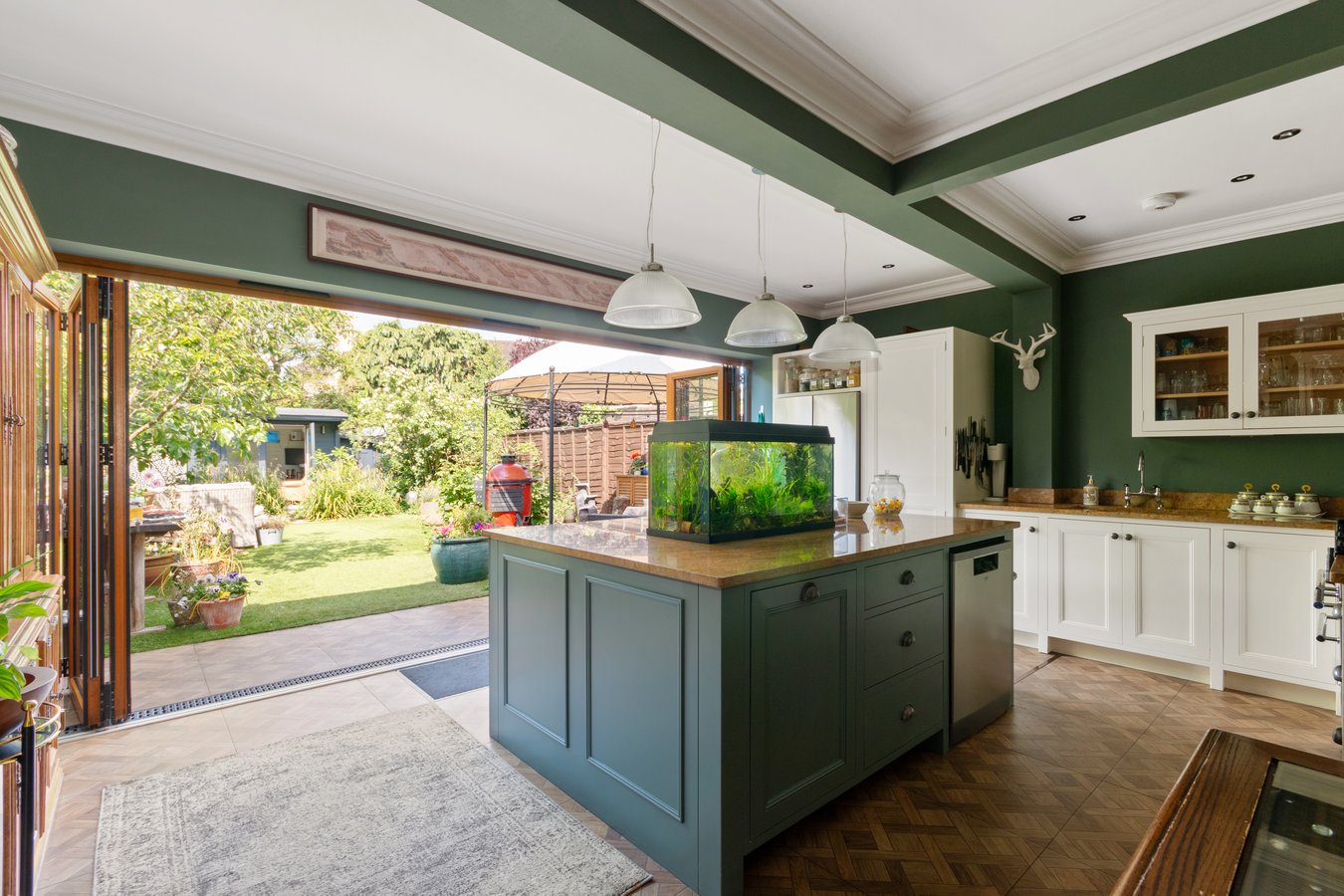 6 bedroom detached house for sale