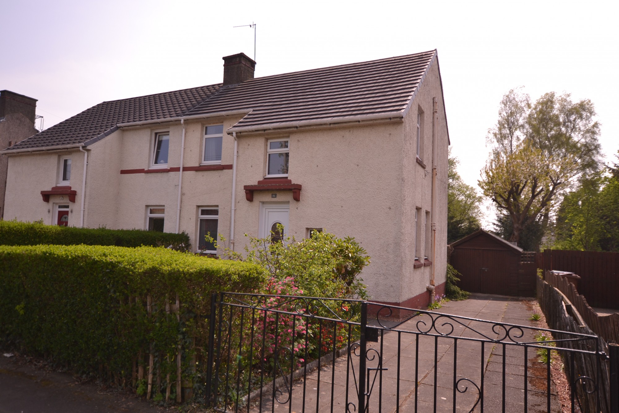 3 Bedrooms Semi-detached house for sale in Rhindmuir Road, Glasgow G69