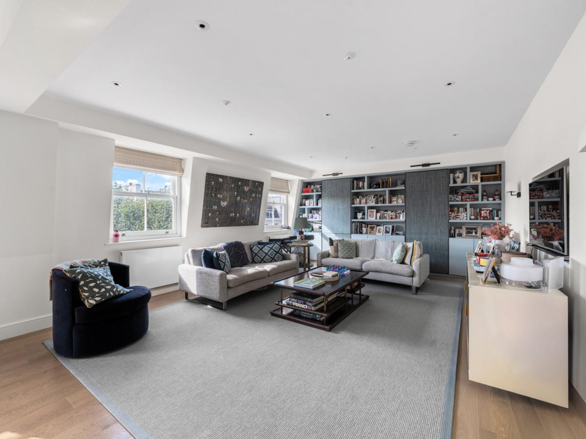 2 bedroom flat for sale in London
