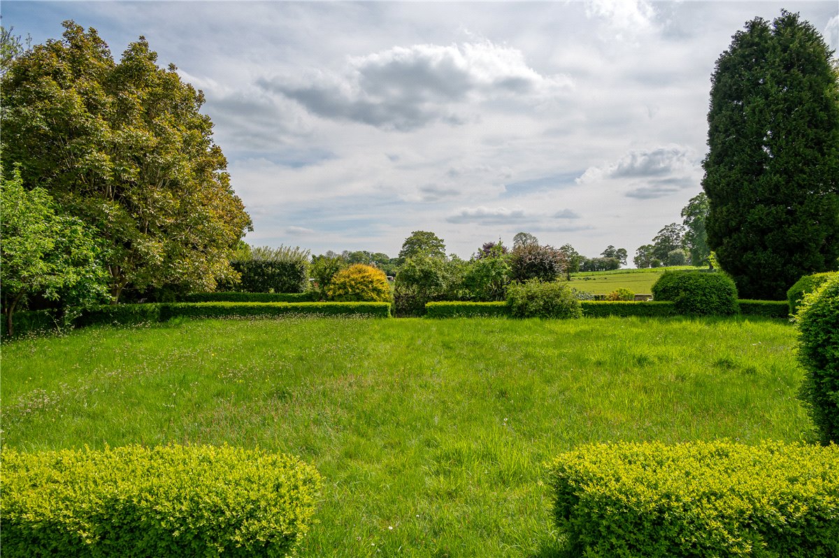 6 bedroom detached house for sale 0