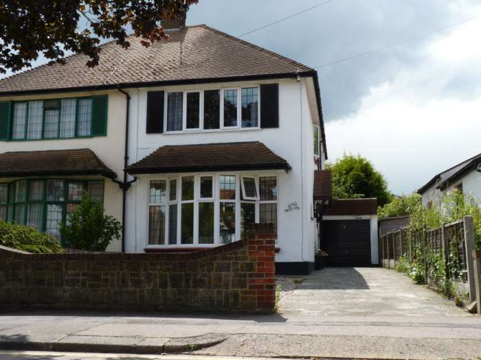 Free property report 8 Earls Hall Avenue, Southendonsea, SS2 6PD