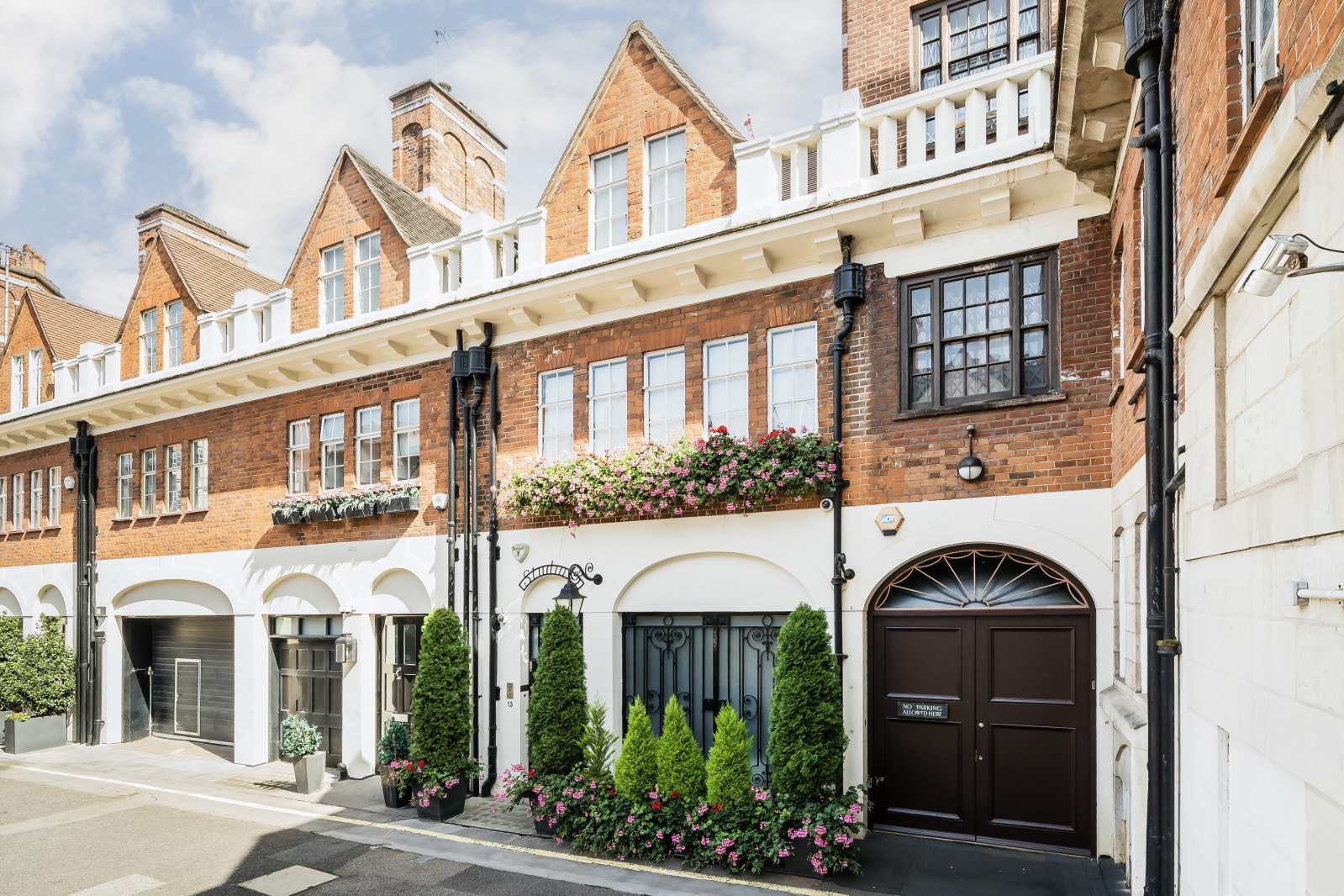 5 bedroom mews house for sale 0