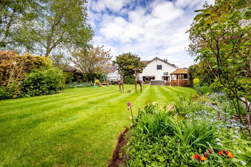 5 bedroom detached house for sale 0