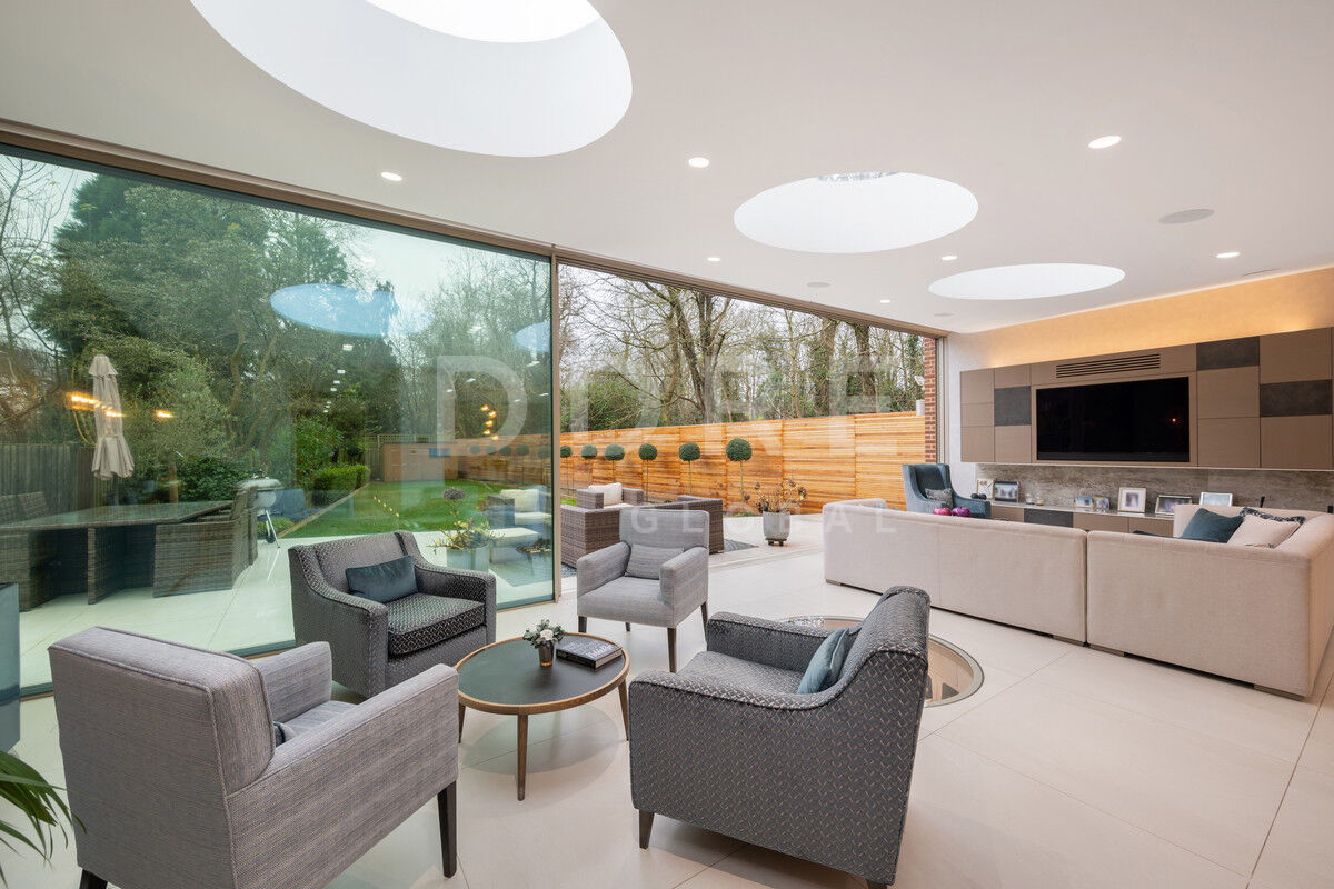 5 bedroom detached house for sale 0