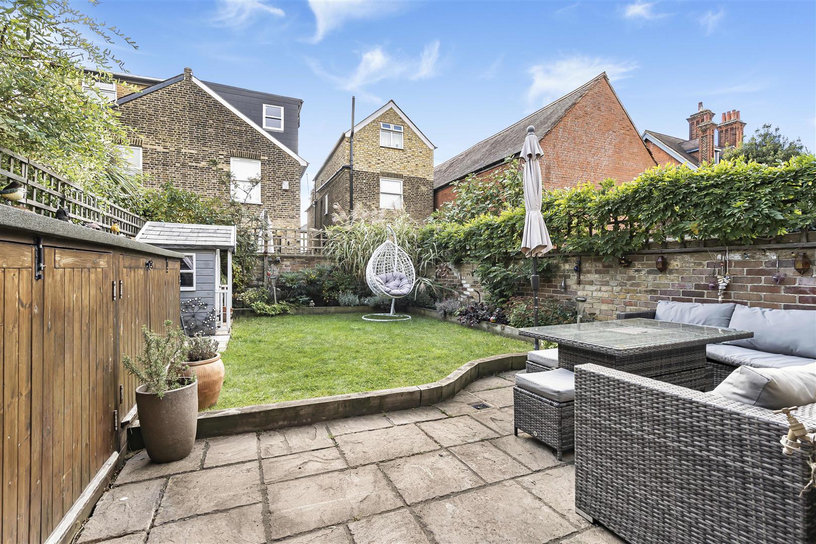 4 bedroom semi-detached house for sale 0