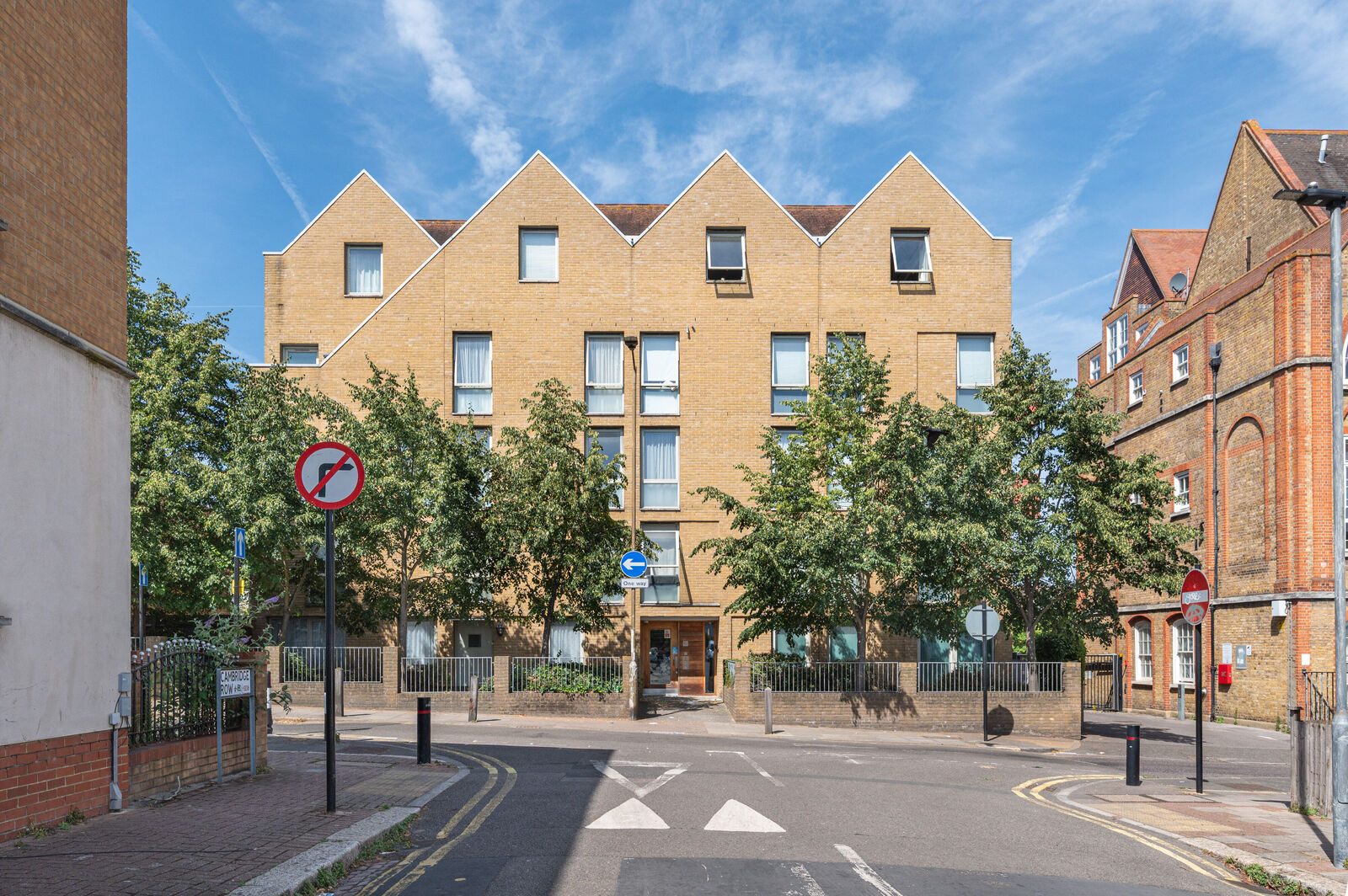 Flat 2, Schoolhouse Yard, Bloomfield Road, London, SE18 7JD - listing photo
