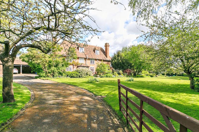 Photos of Quinton Road, Sittingbourne, Kent ME10 61734094 PrimeLocation