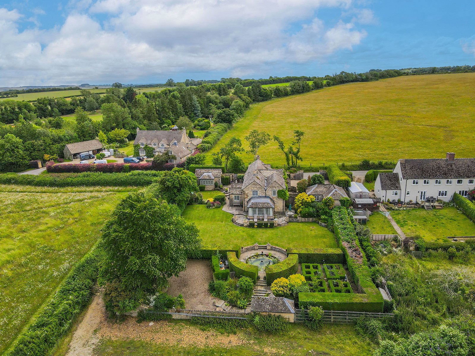 4 bedroom detached house for sale 0