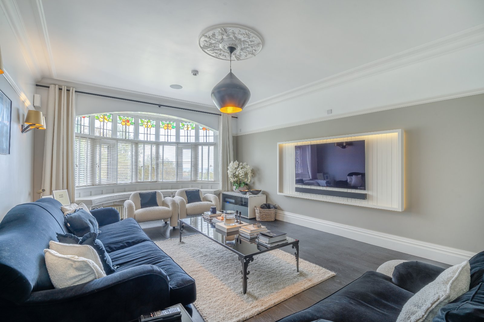 6 bedroom detached house for sale 0