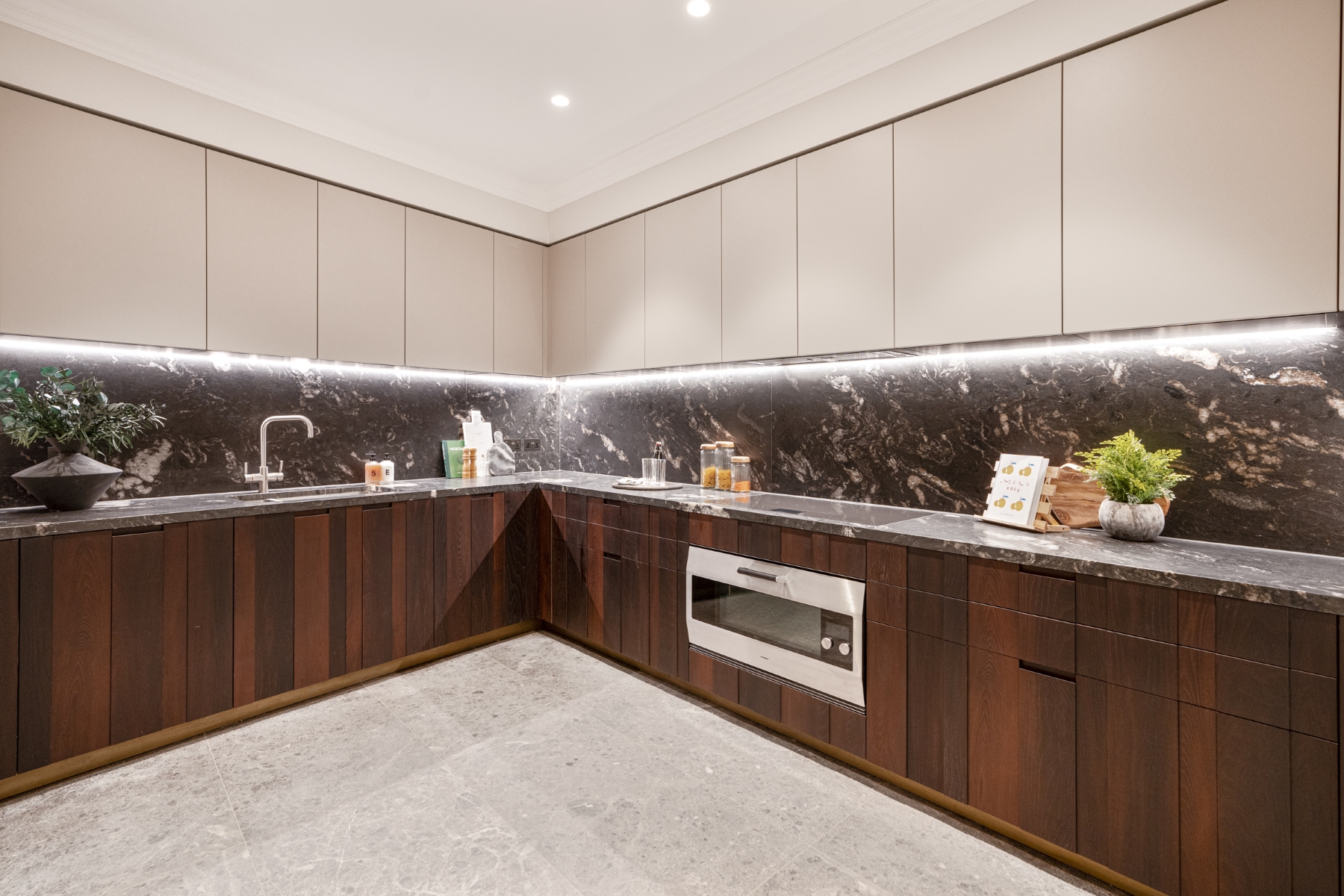 3 bedroom flat for sale 0