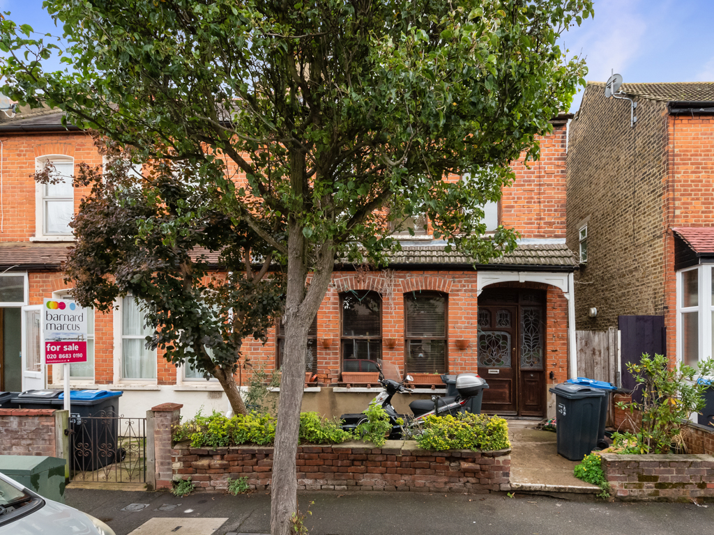 Terraced, 1,055 sq ft