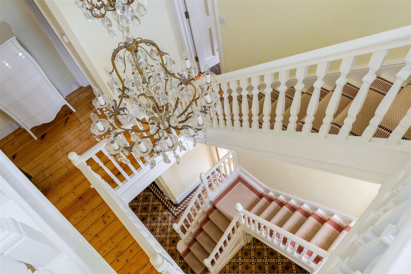 6 bedroom detached house for sale 0