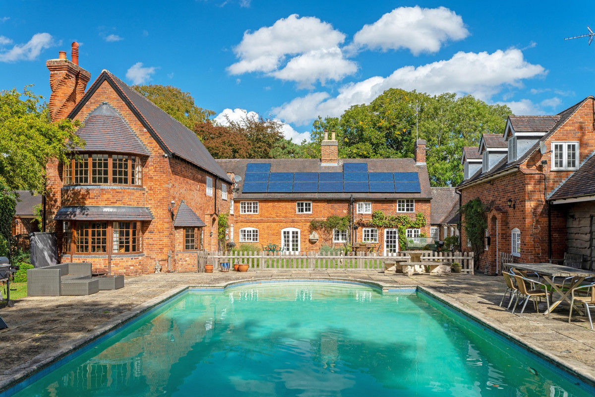 7 bedroom country house for sale 0