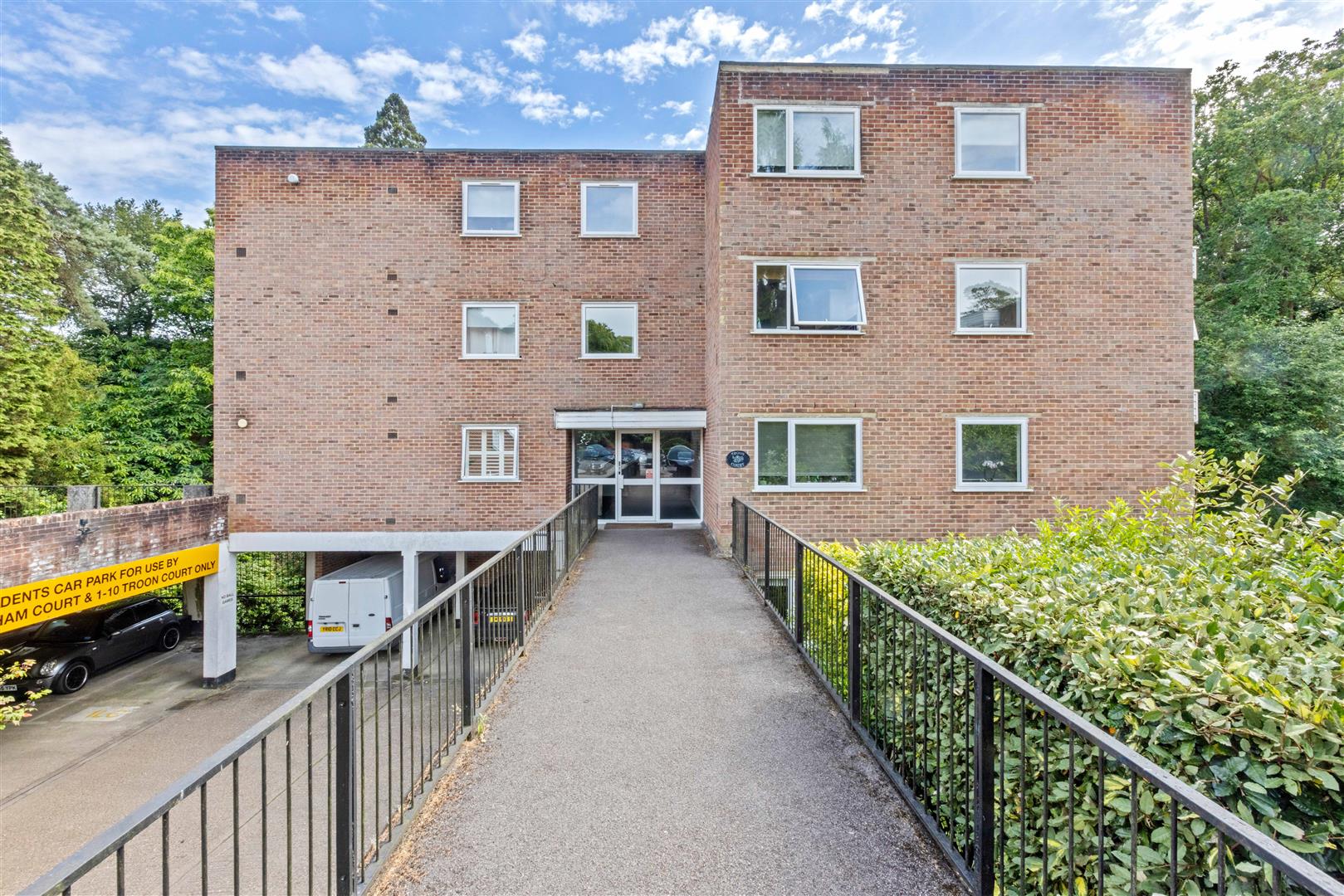 2 Troon Court, Cardwell Crescent, Ascot photo 4