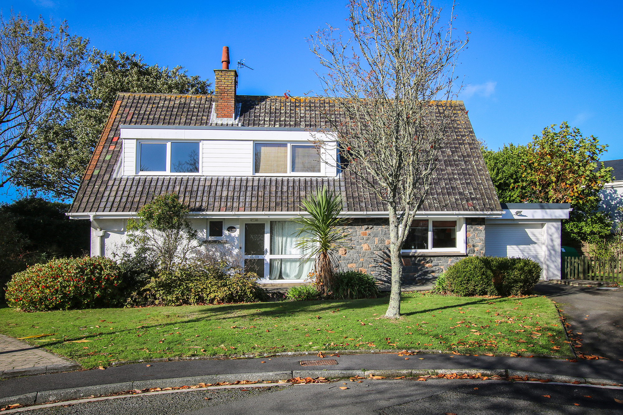 Best Coastal Towns to Buy Property in the UK