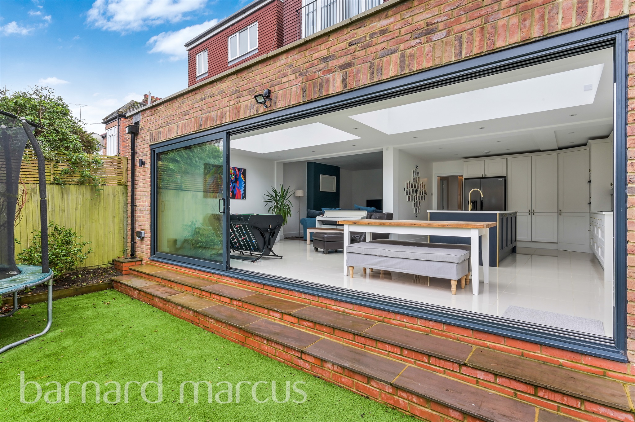 5 bedroom semi-detached house for sale 0