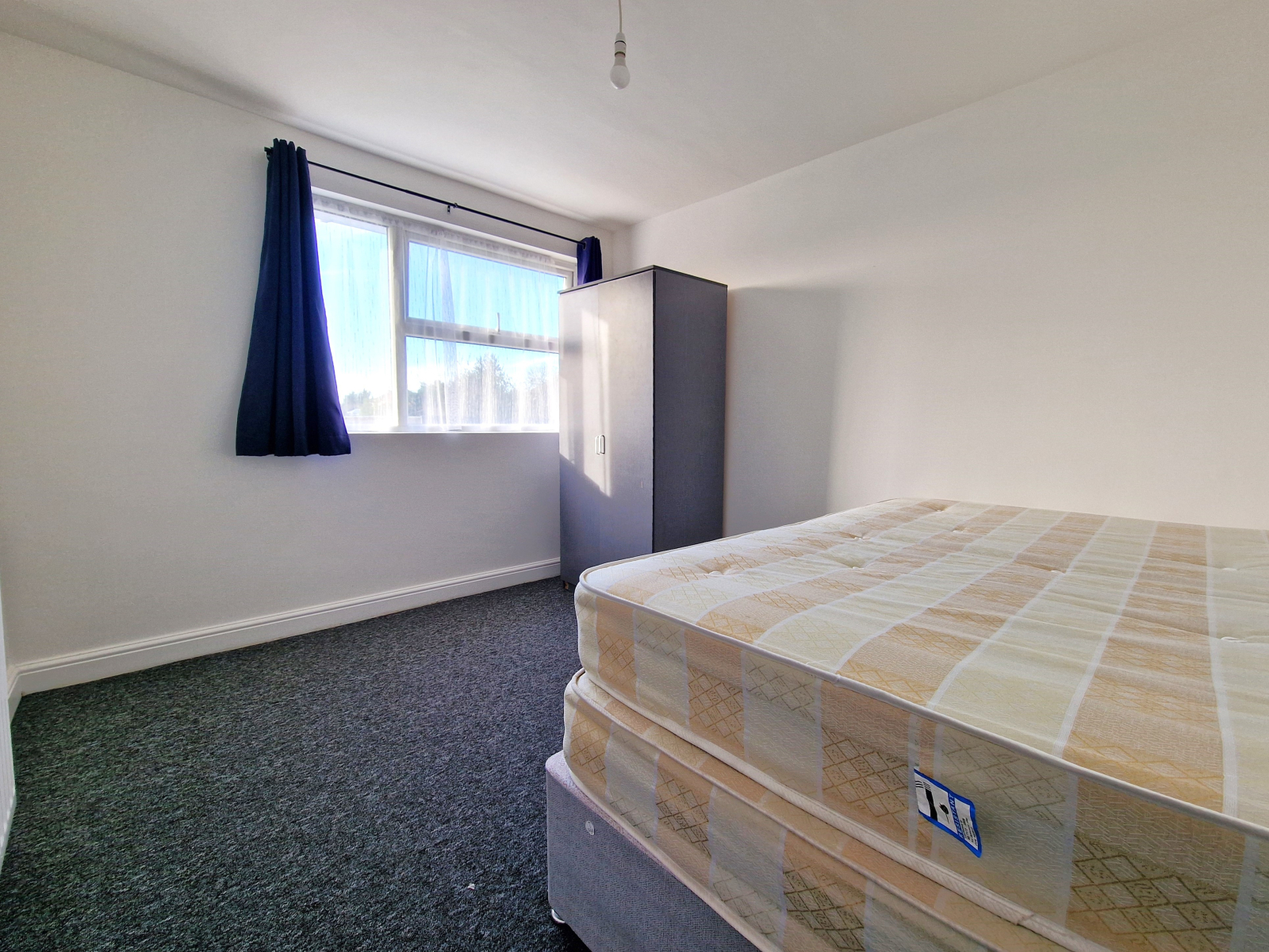 22 Eaton Green Road, Luton photo 5