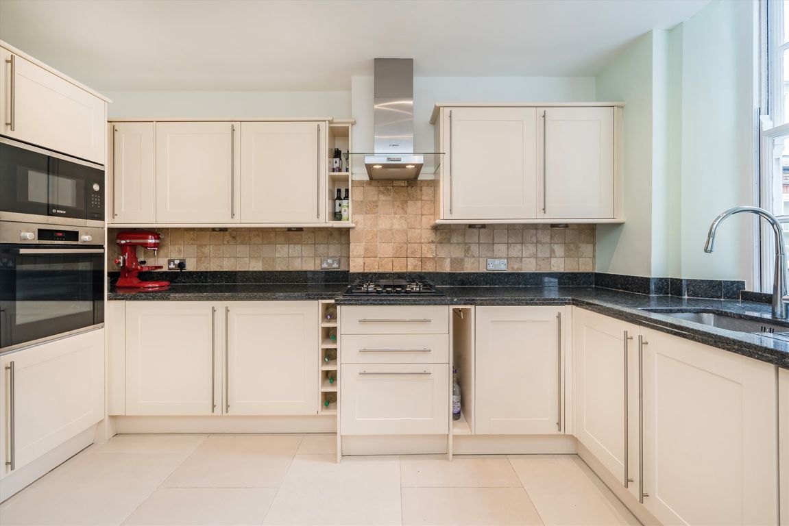 3 bedroom flat for sale 0