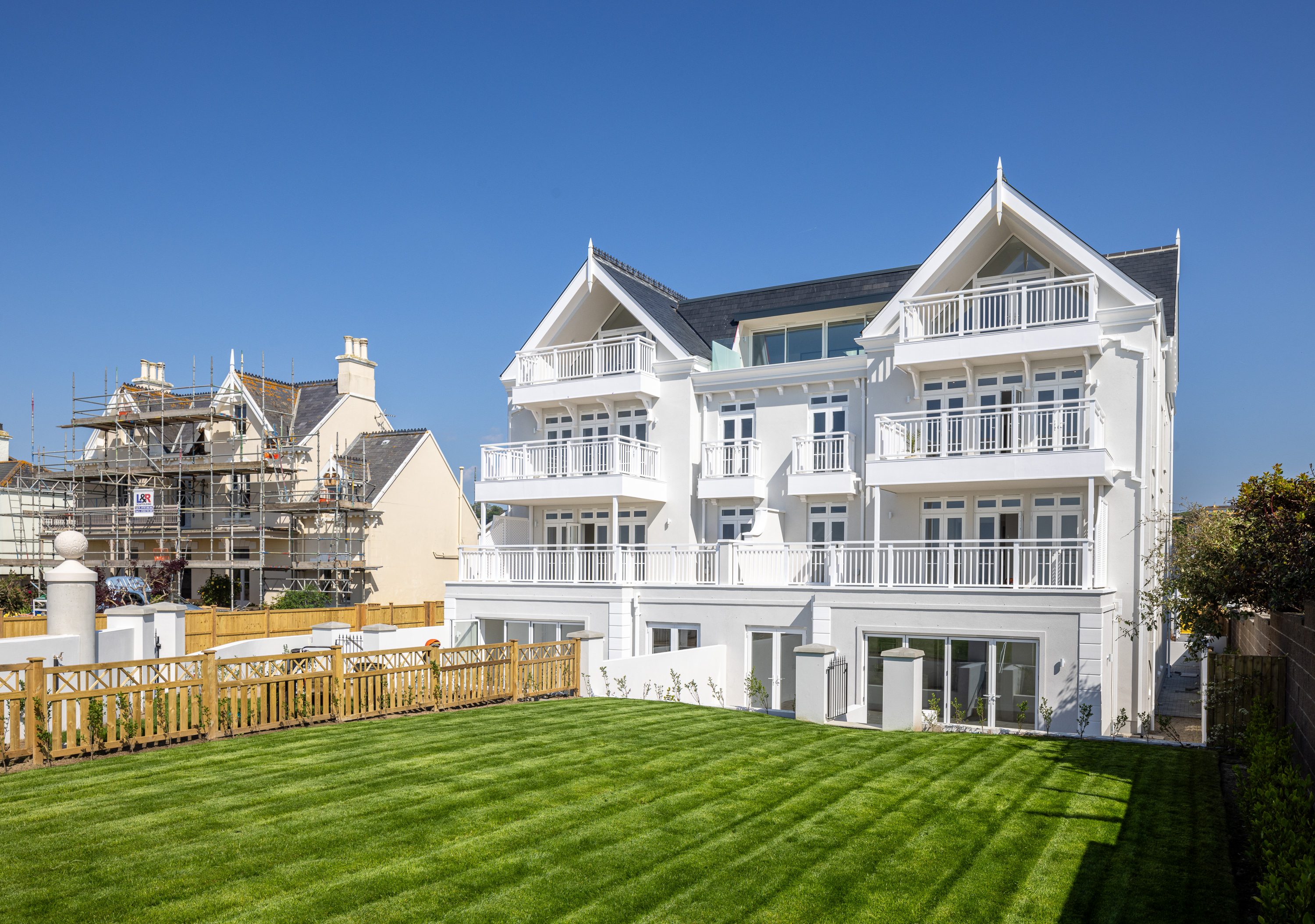 3 bedroom flat for sale 0