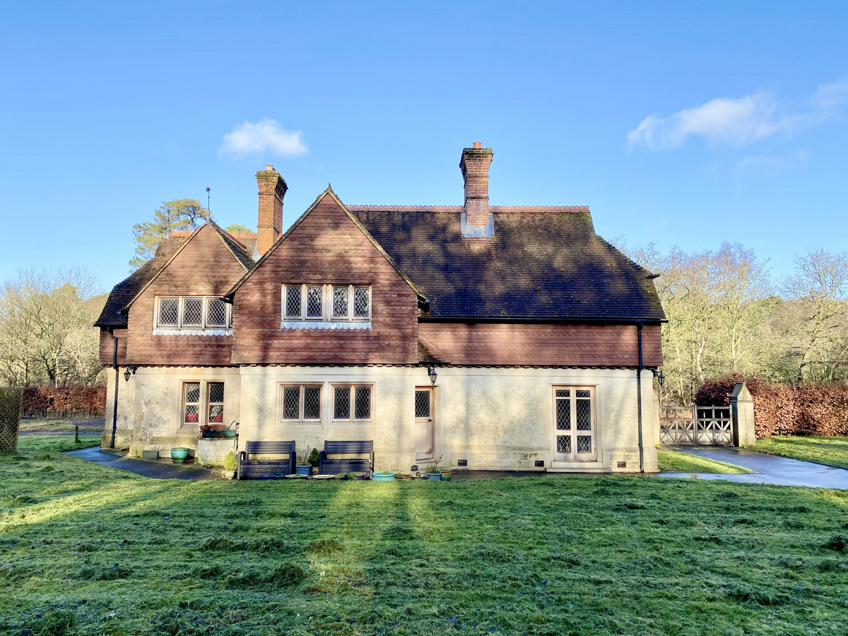 5 bedroom detached house for sale 0