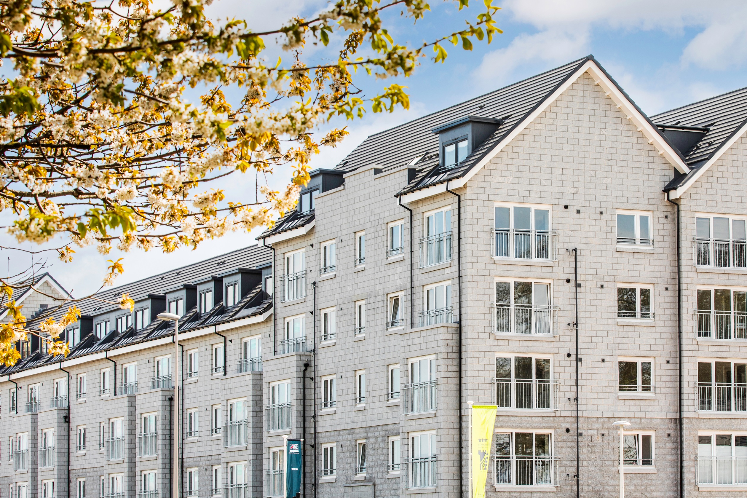Royal Cornhill Apartments Building Exterior