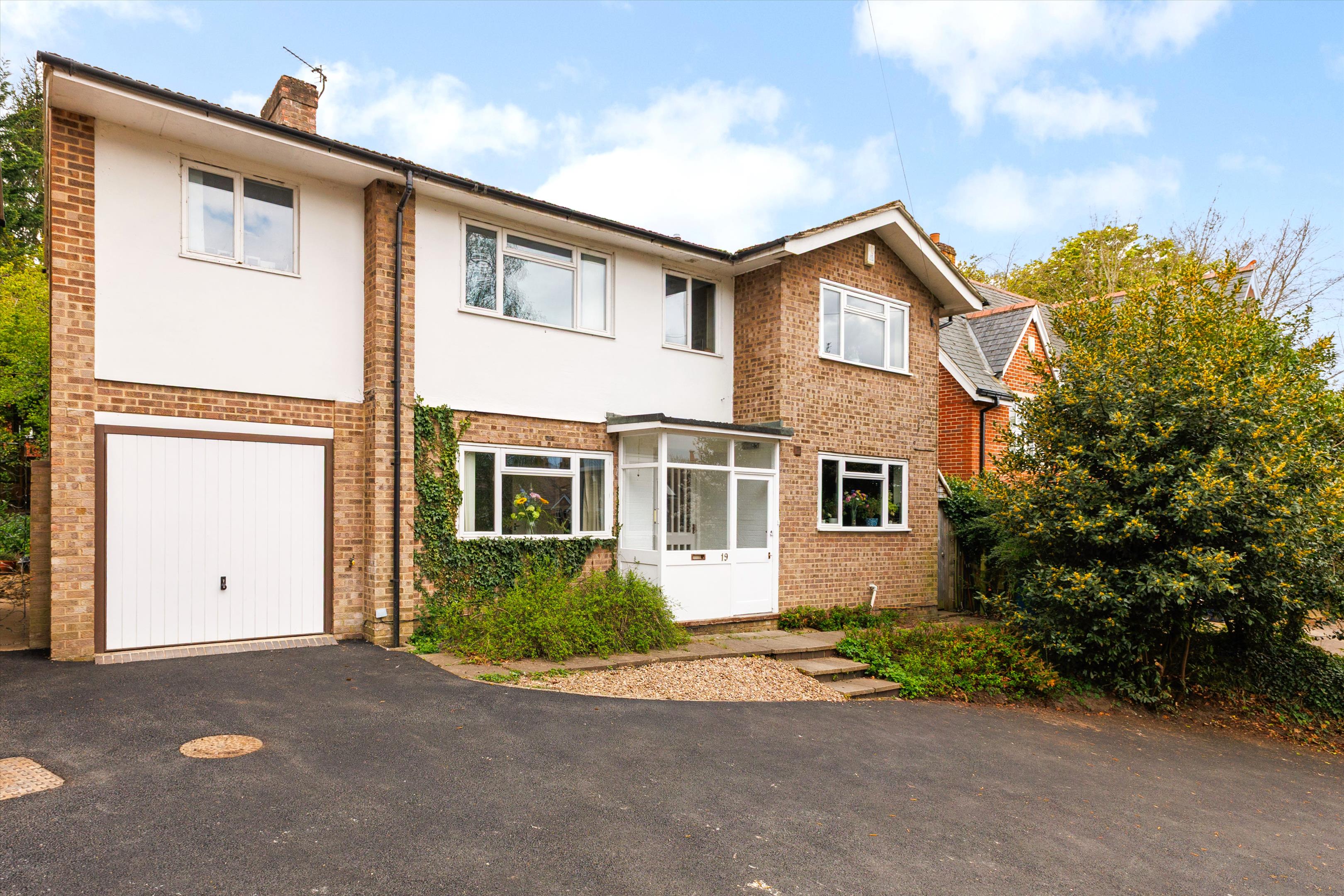 6 bedroom detached house for sale