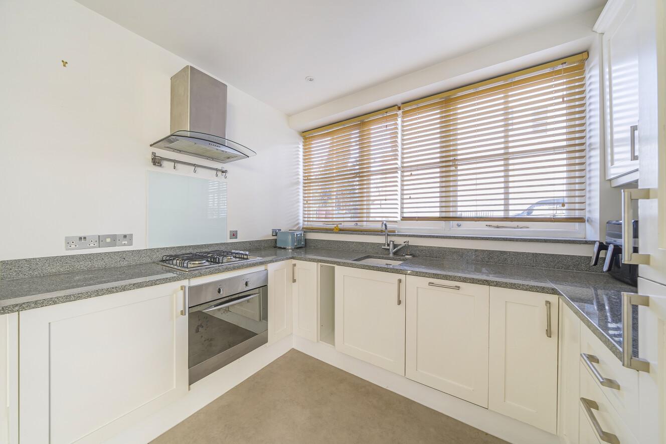 2 bedroom semi-detached house for sale 0