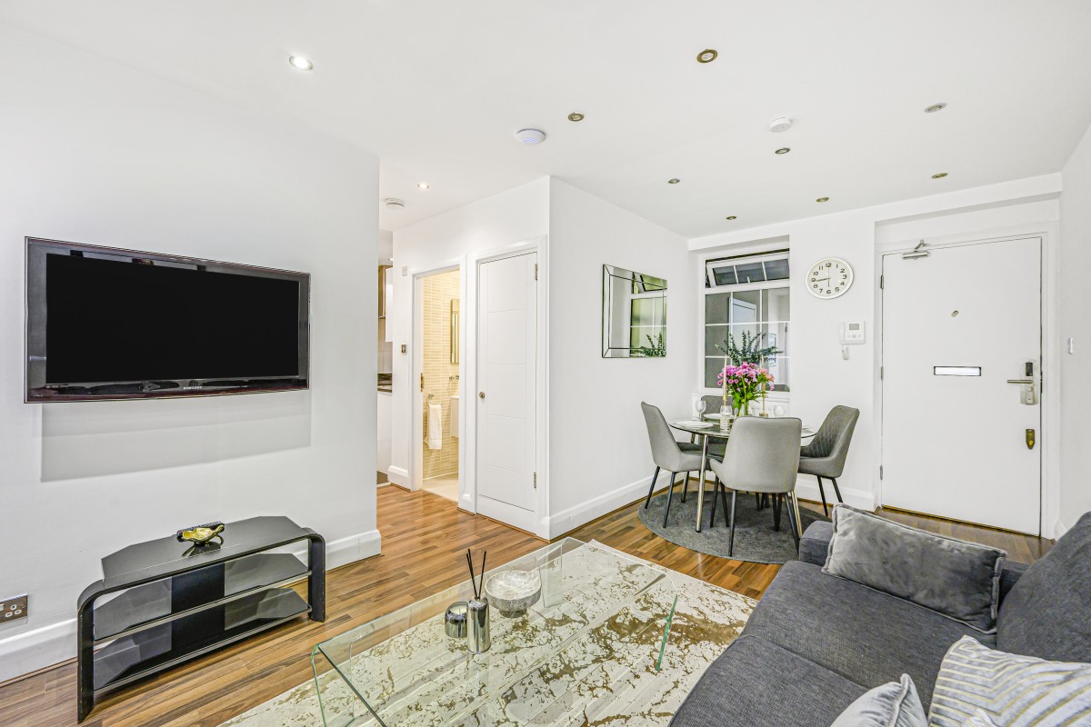 2-bed flat on Flat 6, Cumberland Court, Great Cumberland Place, London, £3,467/mo
