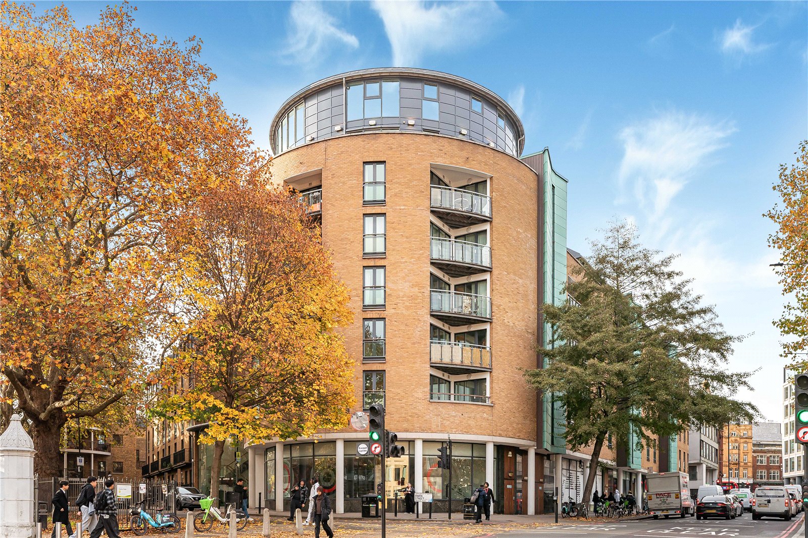 4 bedroom flat for sale 0