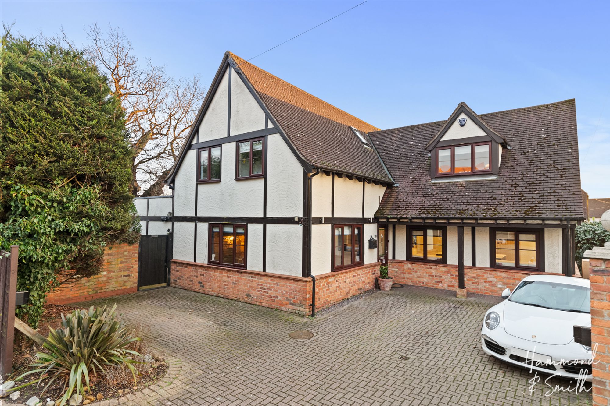 5 bedroom detached house for sale 0