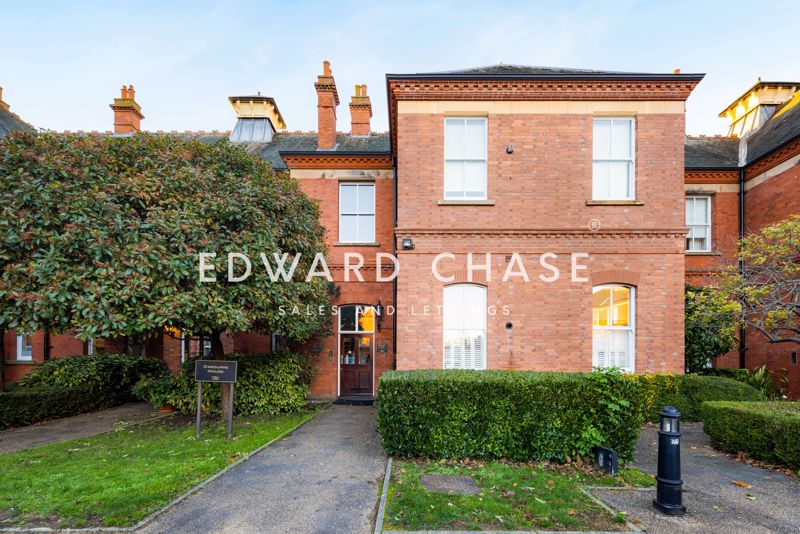 2-bed flat on 11 Osborne House, Hampstead Avenue, Woodford Green, £525,000