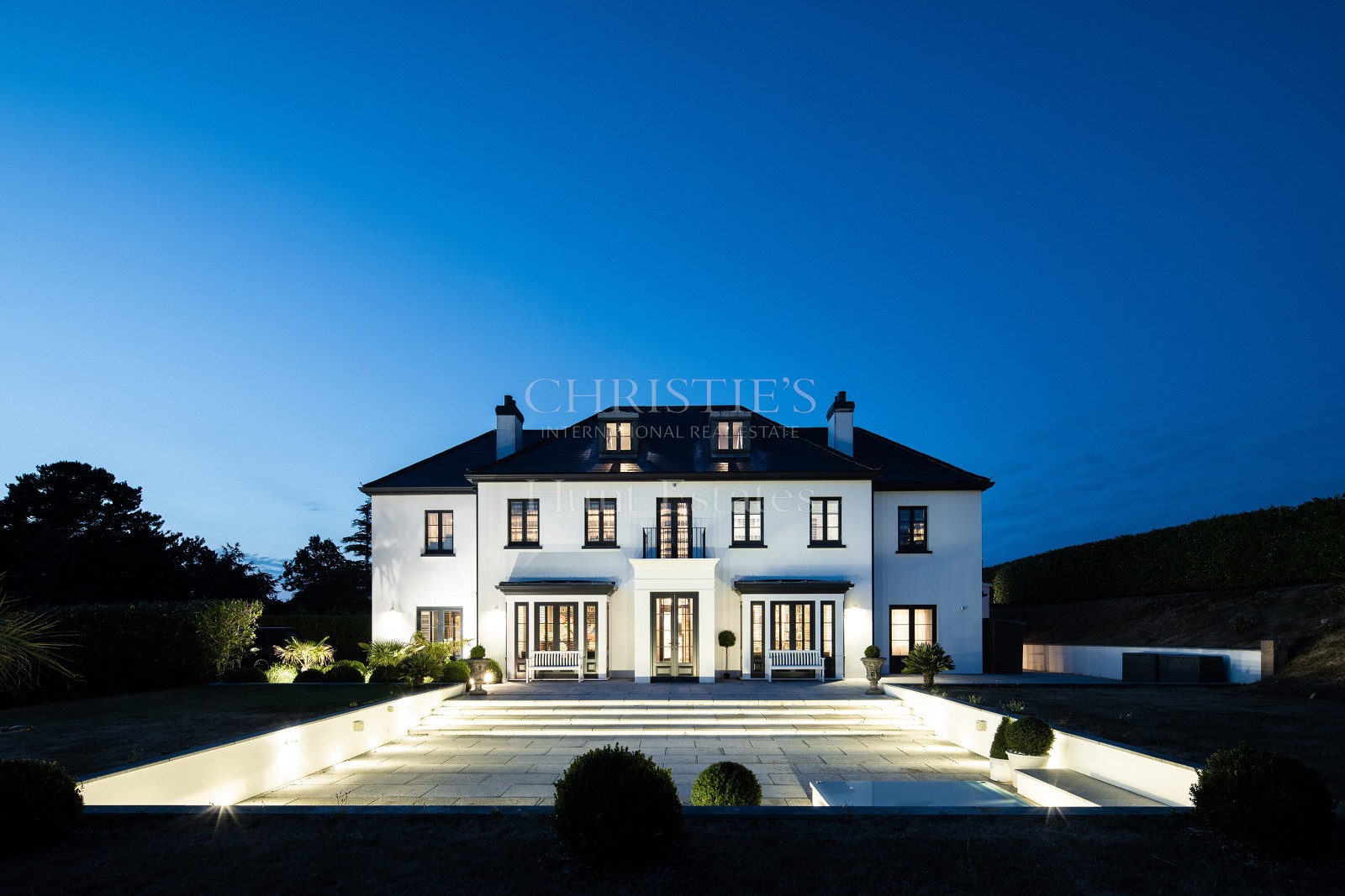 6 bedroom detached house for sale 0