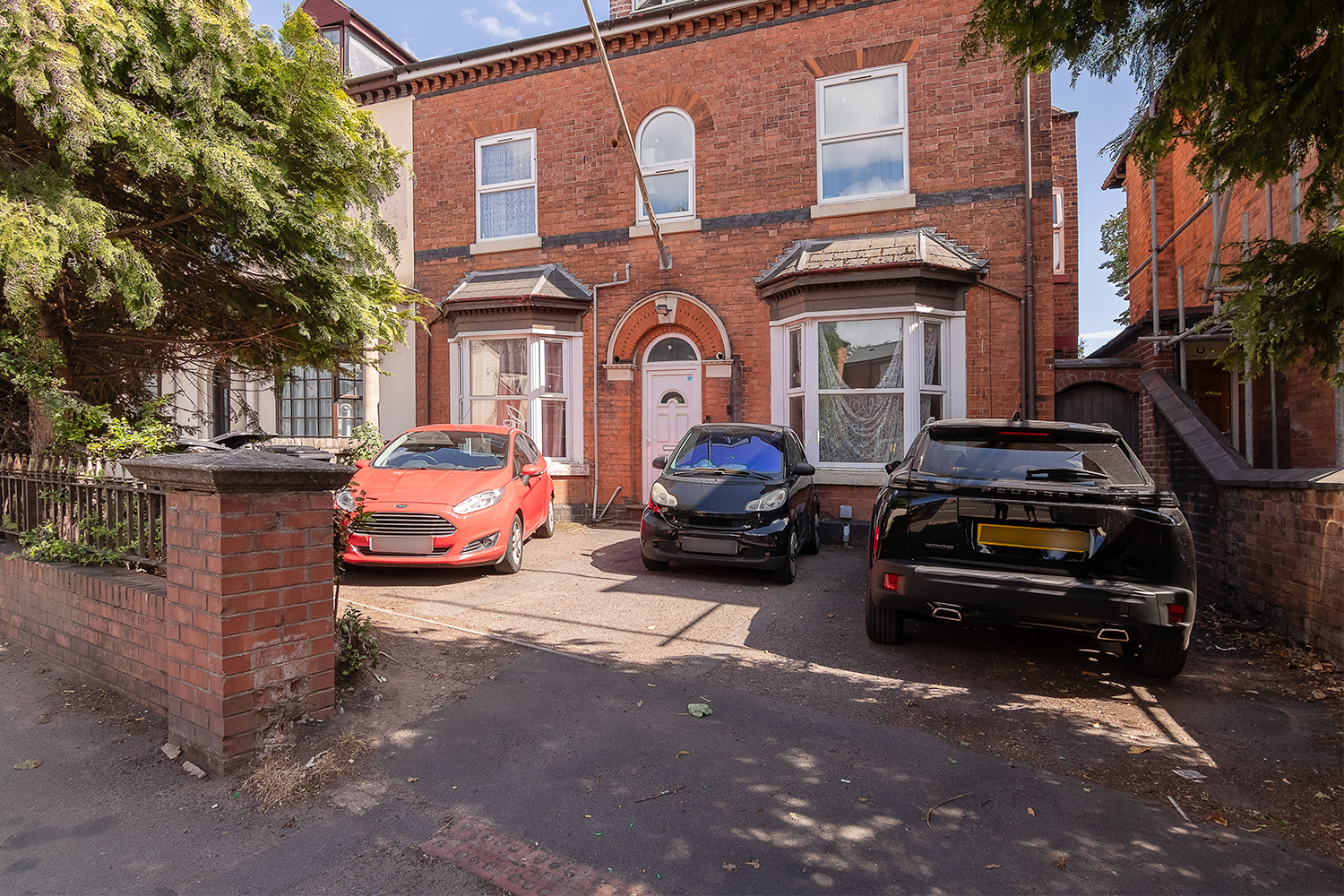 4 bedroom semi-detached house for sale in Weybridge