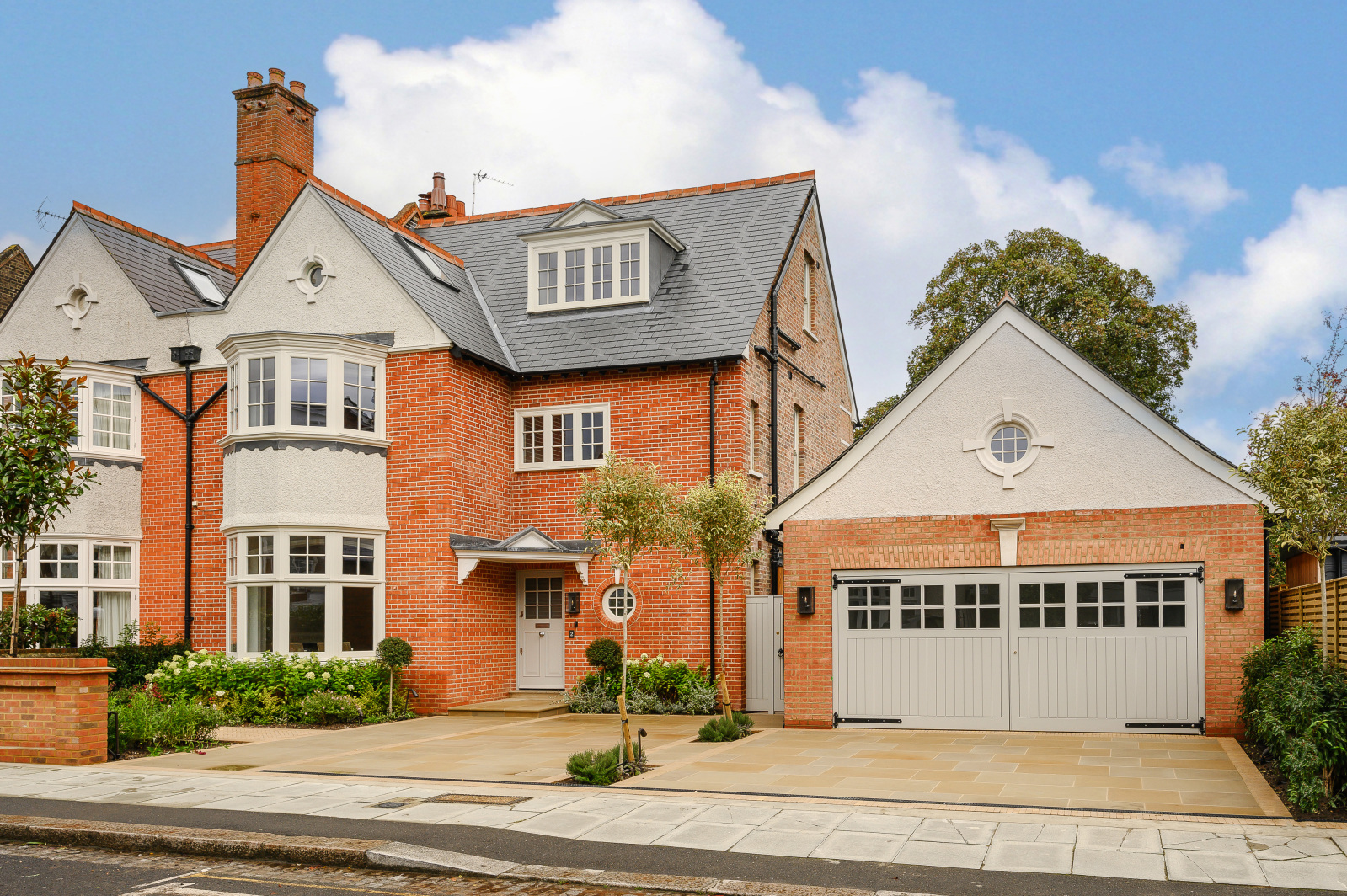 4 bedroom terraced house for sale in London