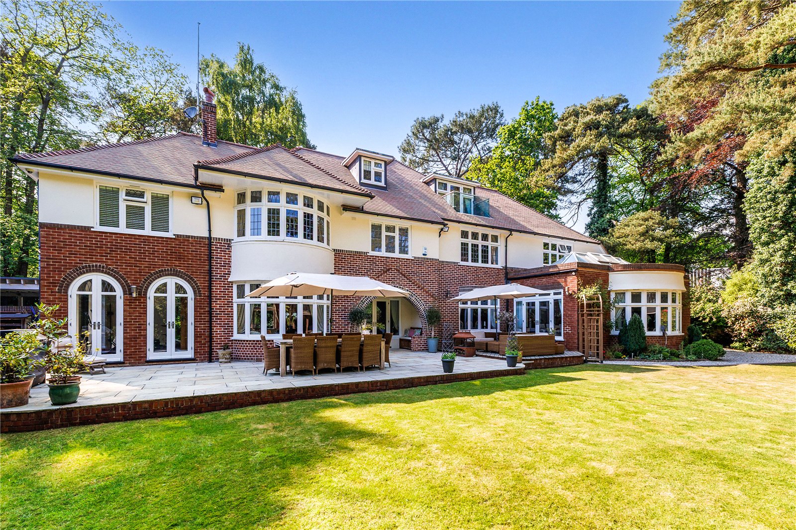 6 bedroom detached house for sale 0